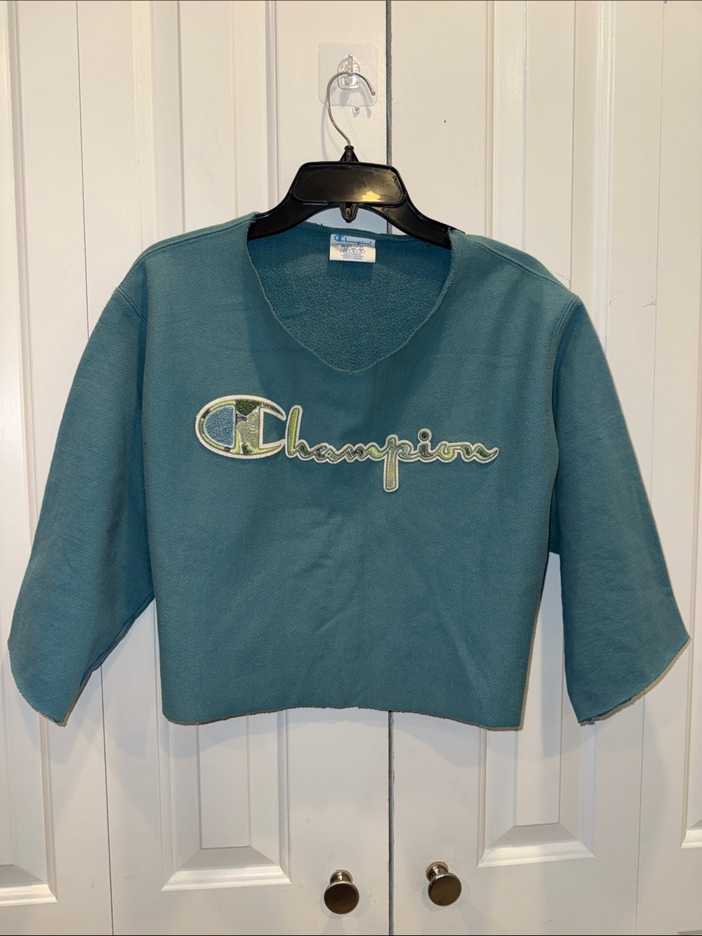 Champion Teal Cropped V‑Neck Sweatshirt with Script Logo